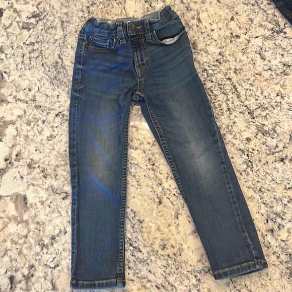 A lot of six pair of cat and Jack jeans size 5 - Picture 6 of 13